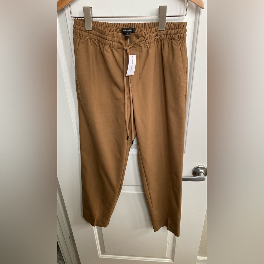 Banana Republic Women’s Tan Joggers Straight Cut